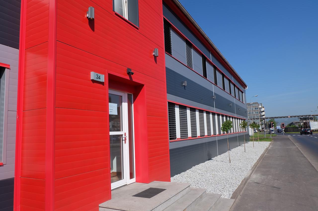 Montagehotel Bed & Steel Linz Exterior photo